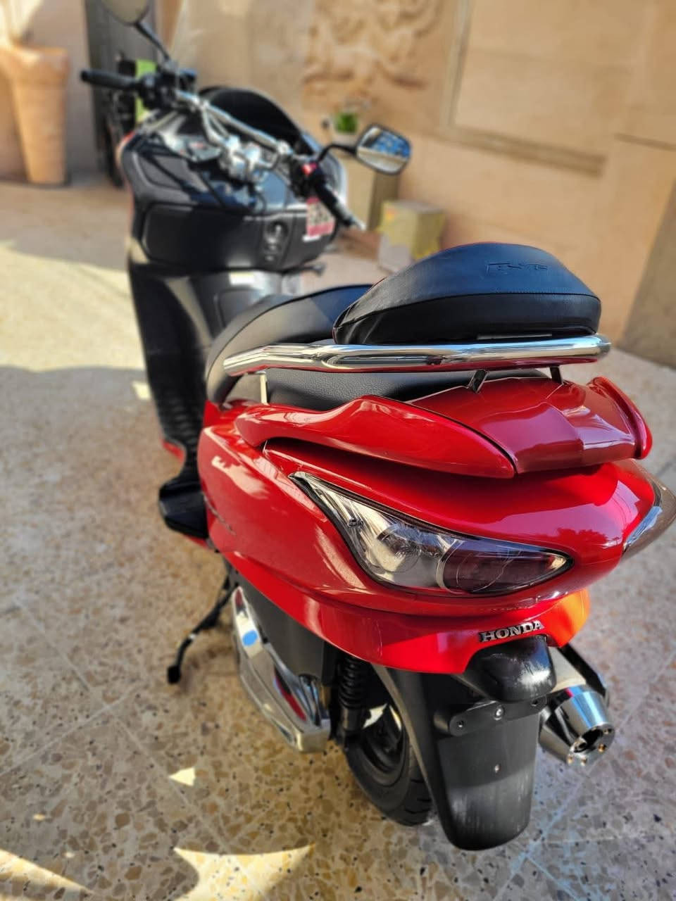 🔥 للبيع فورزا 2008 أحمر دموي 🔥
• 7 گير
• سبورت – عادي – أوتوماتيك (الشغالات كلهن شغّالات بدون لف ودوران)
• تدفئة يدات
• ستاند صفح
• إشارات LED
• بصمة + سويج طوارئ
• المكينة بلاد ما مفتوحة ولا مفكوكة ولا شايفة برغي
• الدهن أصلي أمزويل ومومتل
• نازلة جديد من الرمبة والوصل موجود
• الاستخدام نظيف والما يعرفها يخسر
💰 السعر:  13 ورقة ورنص
(بيها مجال بسيط للجاد، لا للفضوليين ولا للـ “آخرها شكد”)
📍 المكان: بغداد – الحرية – الدولعي
📞 ***********
الما يلحق عليها، يگول يا ليت 😌
واللي يريد فورزا مرتّبة جاهزة يمشي بيها، هاي فرصته.
