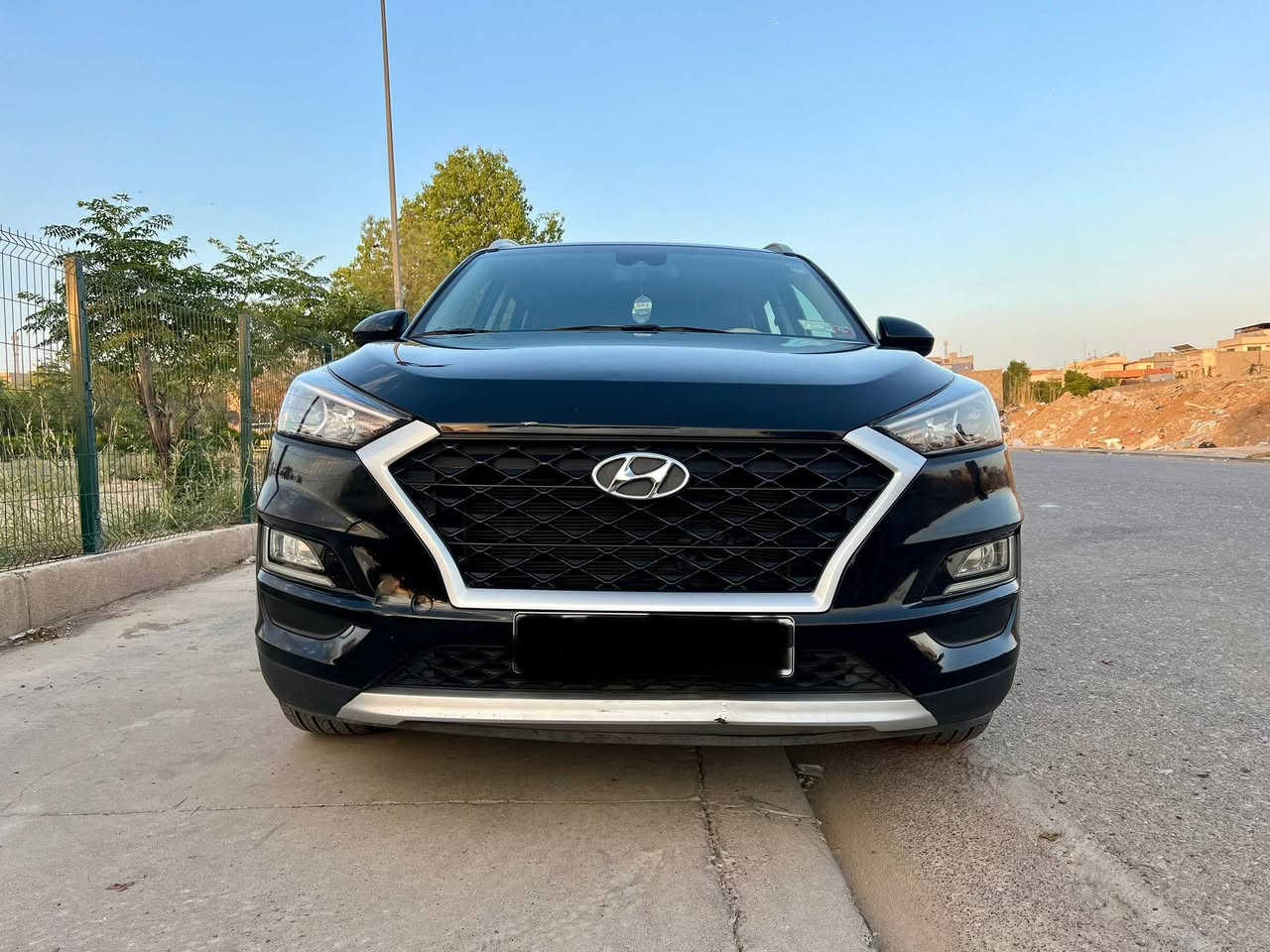 هيونداي توكسان 2019 امريكي
بدون حادث ومکفولة من الصبغ، ماعدا الفايبر كلاس مال باب الصندوق بیه صبغ، والباقي بیه کم شبر بارد مثل ما مبین بالصورة مال فحص.
ماشیة ٧٦ الف میل.
مكان: اربيل 
رقم اربیل و بأسمي.
سیارة نضيفة و جاهزة.
ر.ت ***********
