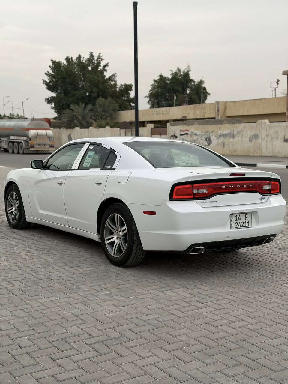 دوج جارجر 2014 كندي
كلين تايتل مكفوله من الضربه 
ماشيه 99 الف 
محرك 3600 مكفول 
تو ويل 
كير واكسل مكفولات 
حداديه امامي وخلفي وتايرات جديده 
مسويلها ادامه كامله بلكات جدد 
وبراد دهن جديد اصلي وماي احمر 
راديرات جدد 
منضومه زنون اصلي 
السياره اخوان شرط بدون نقص برغي وترايها 200 
تبريد شرط ثلج 
وتدفئه توب
رقم بصره  الدولي 
تحويل ثاني يوم 
السياره فقط بارد كد اربع أصابع الجاملغ لأيسر ولايمن مكفوله السياره من الضربه والفتح والتبديل 
مكانها البصره الجمعيات. 
سعرها 193 $ بي مجال قليل ***********
