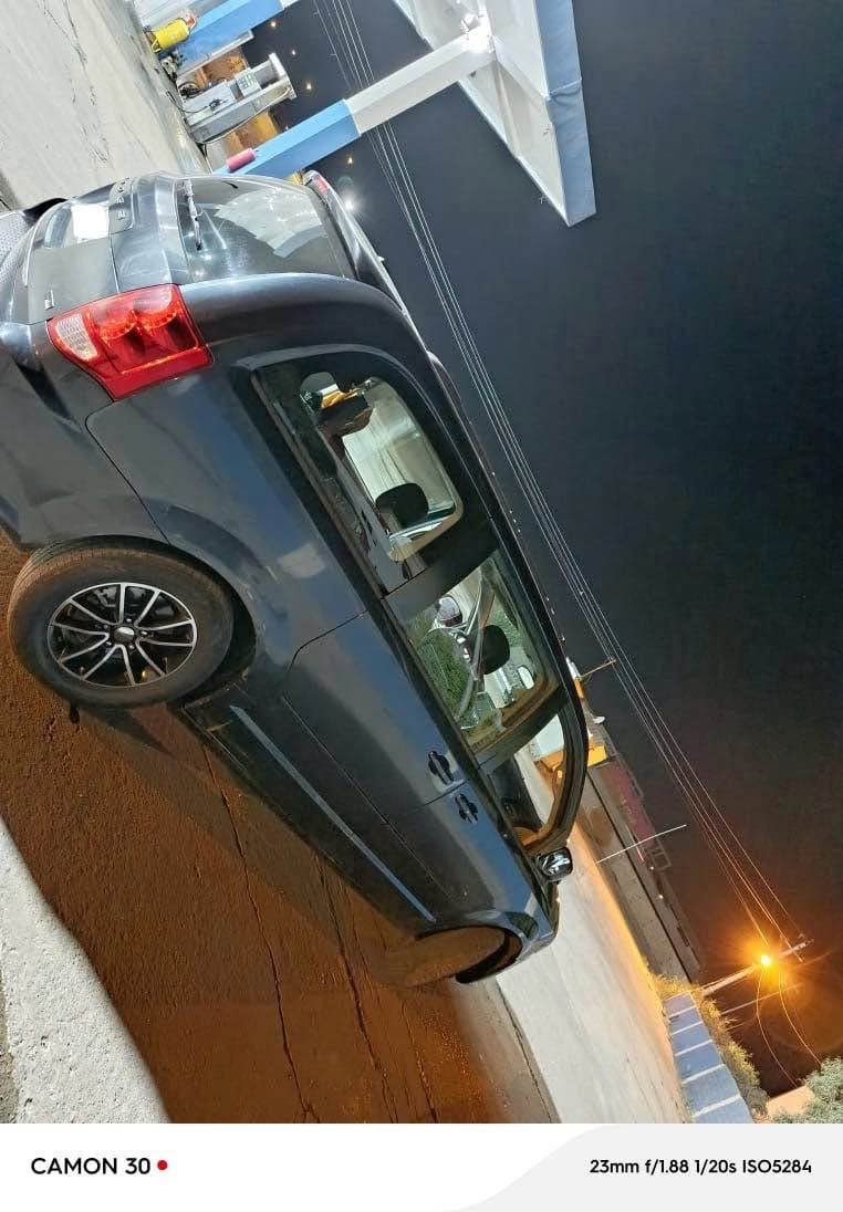 دوج كرفان 2013
مواصفات SXT
ابواب كهرباء 
صندوق كهربائي شفط 
كشنات سياحية 
سكليتر كهربائي يعني تصعد وتنزل 
تبريد مركزي 
ماشية 330 
كير محرك شرط 
ضررها خفيف 
بيها ربع قبغ صندوك صبغ 
وهلال جاملغ خلفي صبغ 
وشبرين مقدمه البونيد صبغ 
وبيه  مكانين بارد 
بدون دواخل بدون ايرباك شرط 
 رقمها سليمانية باأسمنا تحويل ثاني يوم 
رقم  هزه كلها جديده سنويتها لحد 2031 
سيارة جاهزه على اخر حبه بدون اي نقص 
مكاني كركوك 
***********
سعرها 135 وبي مجال بسيط كركوك, العراق
