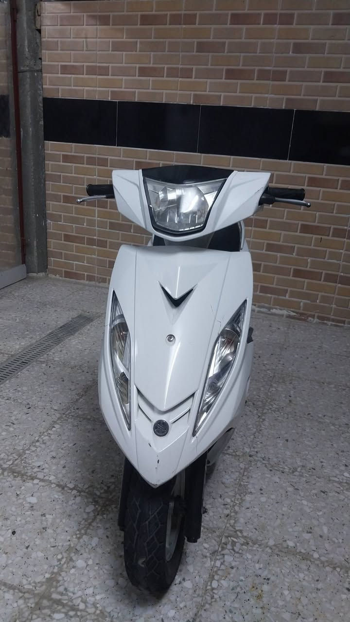 سلام عليكم... دراجه جيتي ار ثعلب دراجه ما صارله 20 يوم من نزلته من الرمبه... مال جناي دهن امزويل.. السعر 1200 نص نكره الدراجه بانزين محسن اعيد وكرر لل جنايه  رقمي ***********
