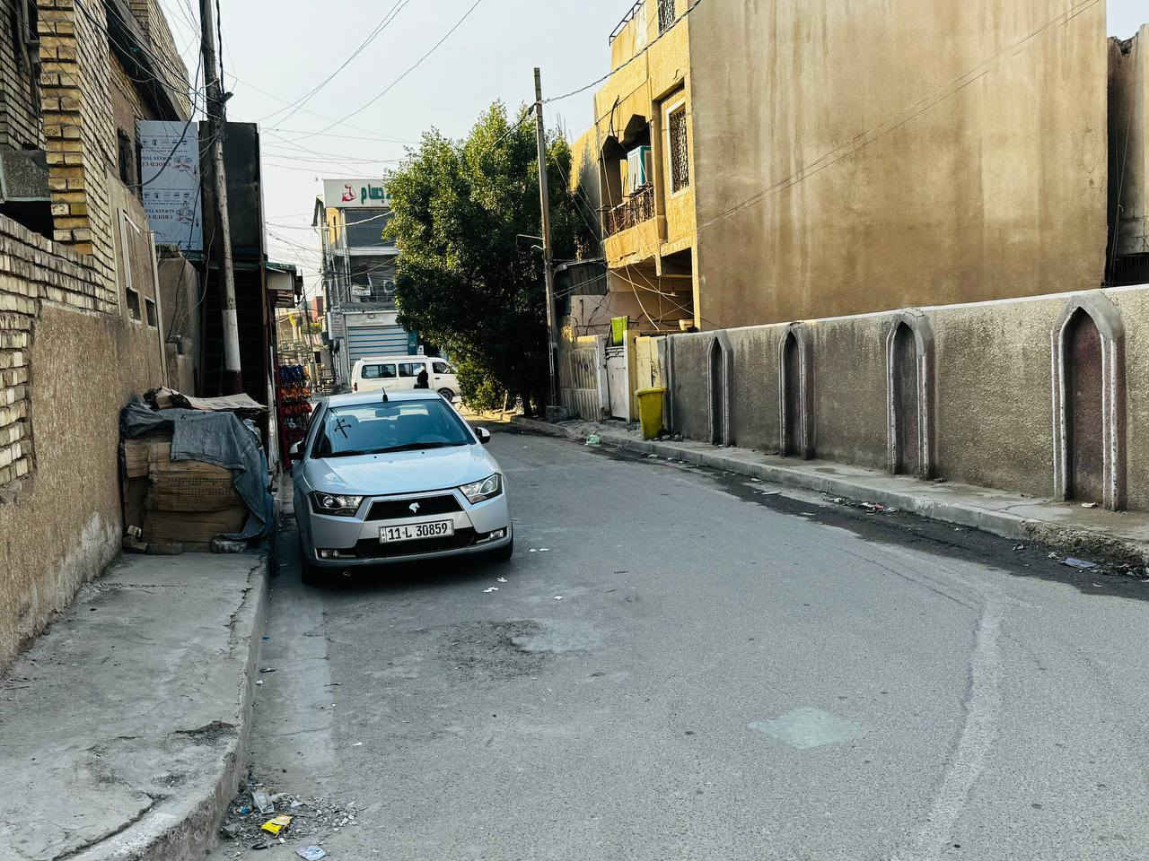 السلام عليكم ورحمة الله وبركاتة
بيت للبيع المساحه 640 متر

الواجهة 21 ونص متر  
النزال 30 متر

العنوان الزعفرانبة شارع المعهد المنطقه هادئه  بصفحة الشوارع العريضه 
ثاني بيت على الشارع العام 
يصلح استثمار مدرسة او روضة 
البيت في حالة جيدة قاطين الاول يحتوي على غرفتين نوم واستقبال وصالة ومطبخ وداخل المطبخ مخزن 
القاط الثاني 3 غرف نوم 
البيت يحتوي على تبريد مركري نطام تدكتات 
السعر اتصل ودلل رسائل ما جاوب رجاءاً 
 ***********
