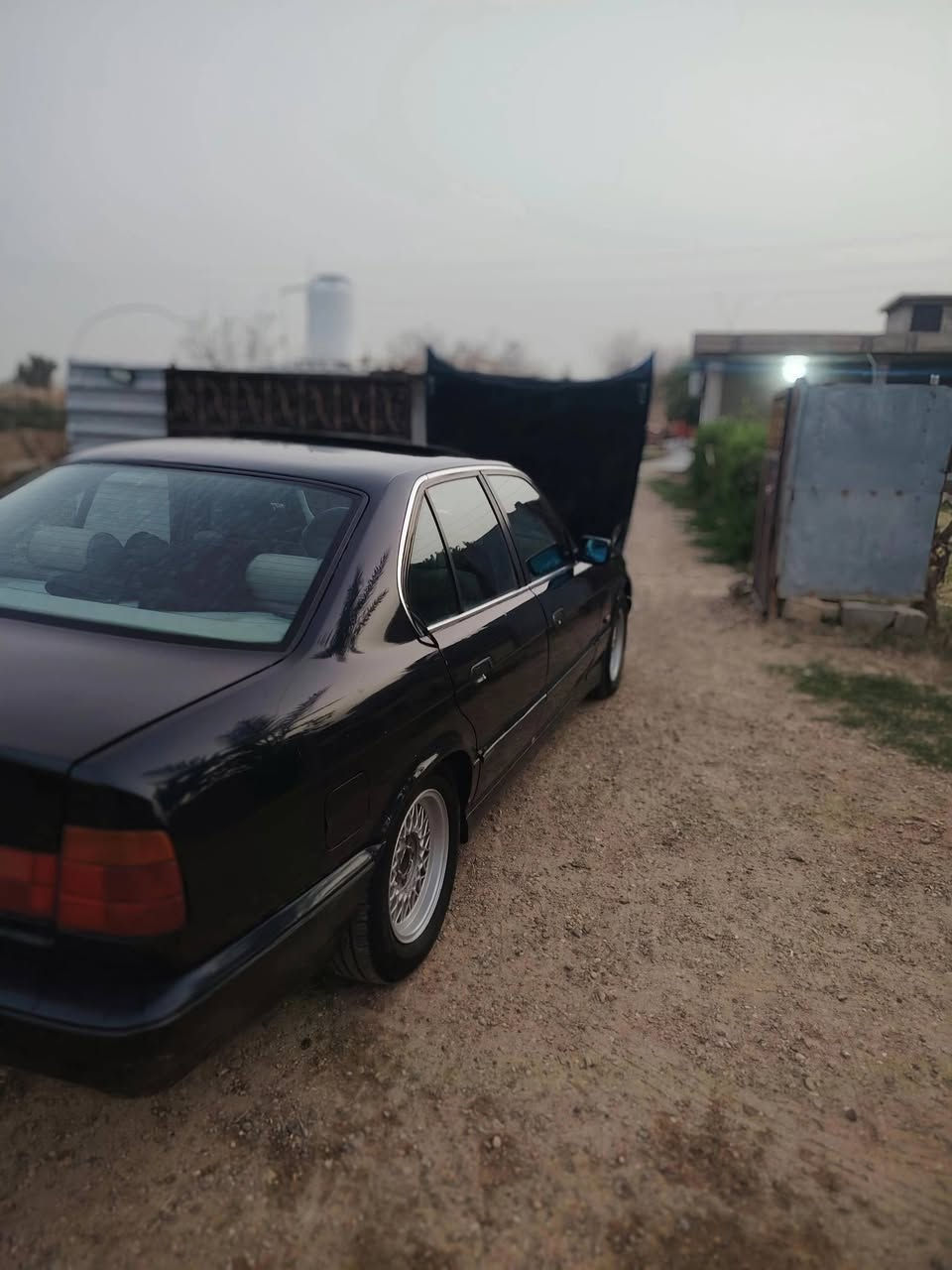 بي ام 525 مسكر فانوص كير مكينه خير من الله تبريد شغال صدر نص عمر رقم انبار سنويه 2030  تخم تاير  مكفوله من ضربه وكص مصبوغه صبغ عام للجماليه سعر 85وببيها مجال رقم ***********_*********** مكان اليوسفيه
