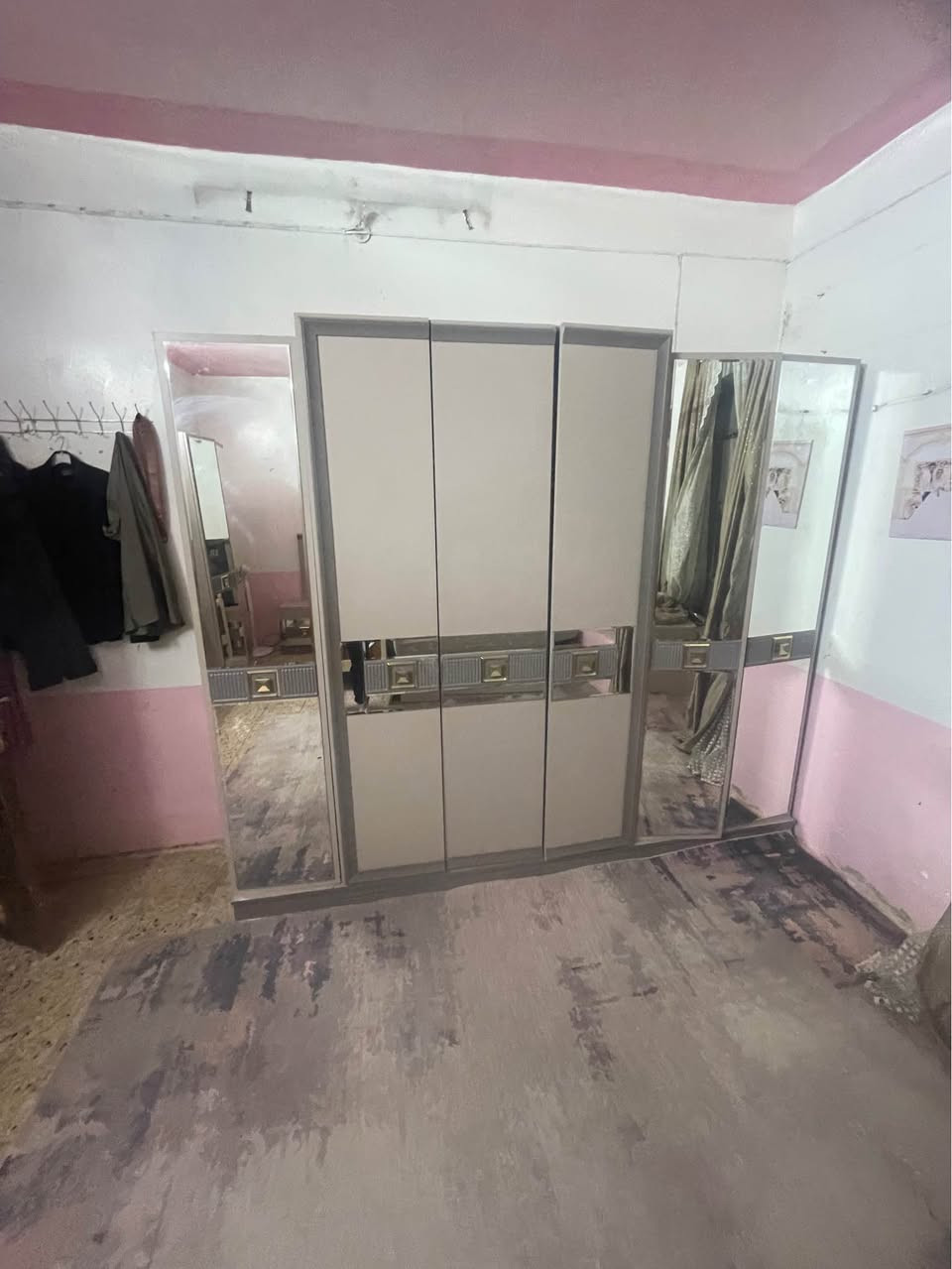 غرفه نوم تركيه 
كنتور 6 بيبان 
كنتور بابين
ميز مرايه مع مقعد جلوس
جربايه عدد 2 توؤم 8 اقدام
مرايه 
كومدي بجانب الجربايه عدد 2
جرارات النجف, العراق


**إذا كنت صاحب هذا الإعلان وتريد حذفه لأي سبب، رجاءا أرسل رسالة إلى الدعم الفني**