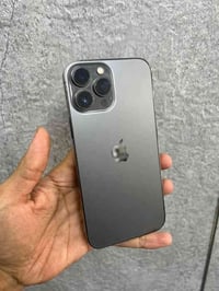 ايفون 13 برو ماكس ذاكره 256 بطاريه 94 لون اسود نضافه100‎%‎ يجي ويا شاح...