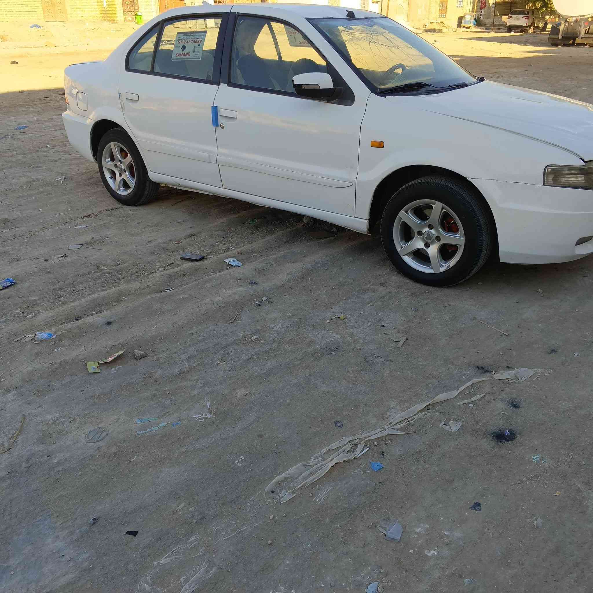 سمند سورن موديل 2012 سياره مكينه جديده مابيها ضربه بس البنيد طاير عل جامه وبدلت جامه جديده وبيها رشات صبغ دواخل صاج مو اسود حداديه زينه سنويه لل27 راعيها يريد مداور سايره حلوه 
سعره 35
***********
