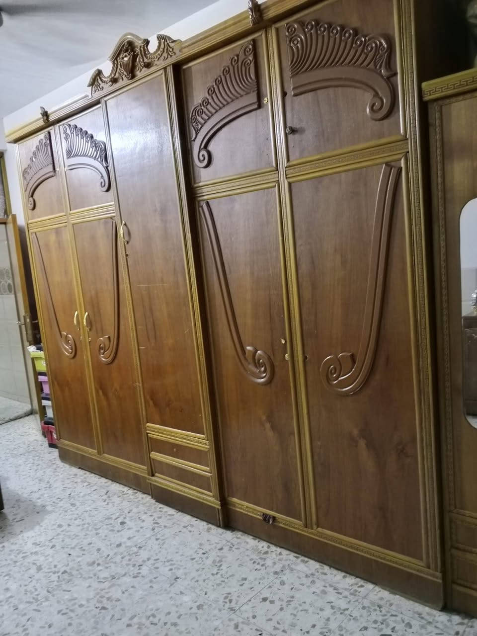 غراض بيت للبيع نضيفات كلش وبعد عندي كنتور مامصوره *********** بغداد الأمين
