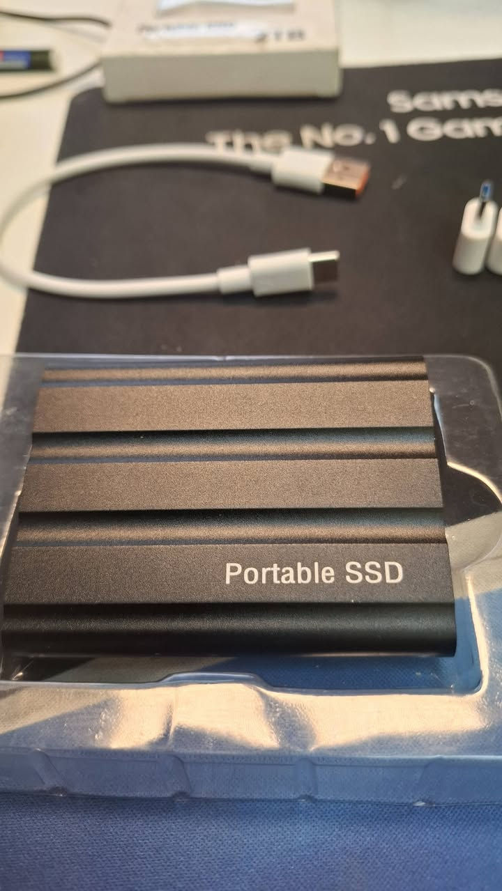 Hard External Ssd 2 TB with Warranty✅
هارد خاريجي س س د 2 تيرا ذاكرة و بي ضمان 10 أيام 
بدون اي مشكلة لقد اختبرته وهو يعمل 
سعر أرسل رسالة الي ماسنجر 
أرخص سعر تحت 100 ألف 
توصيل موجود 🚕


**إذا كنت صاحب هذا الإعلان وتريد حذفه لأي سبب، رجاءا أرسل رسالة إلى الدعم الفني**