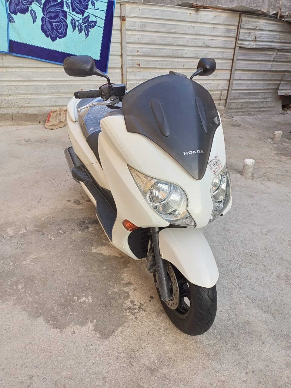 يا اللة دراجة فورزة 10/0 لون ابيض صدفي فول نضافة المسافة المقطوعة 37الف حقيقي مسجل داخلي يعلة وينصة وية سكليتر اوكس تحكم ستيرن تدفئة بل يدات نضام جي بي اس بصمات عدد/2مع سويج طوارئ مكينة بل كارتون مكاني الغزالية الشراي يتصل رجاء ***********
