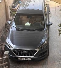 للبيع توسان 2019 السياره الحمد لله نظيفه كلش  وبيهه بس بنيد سونارهه مو...