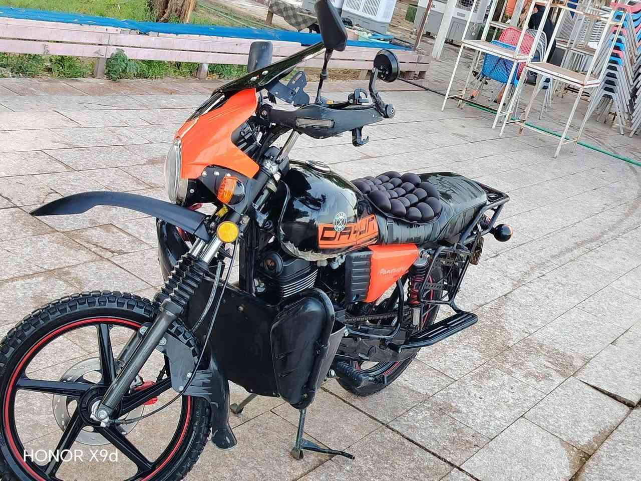 السىلام عليكم دراجة دايوان مرقم اربيل مداور نضيفه انظف من الصوره مدة استخدامها اربعة اشهر وين ميعجبك افحص اترايهة للشمال السعر خاص او مراسله ع الواتساب الرقم  *********** ملاحظة مكان الدراجة السماوة موديل 2025
