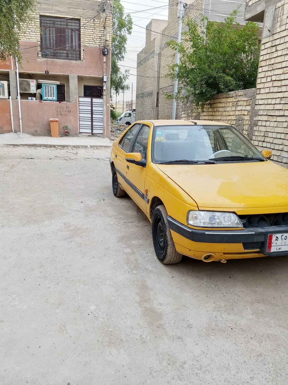 السلام عليكم بيجو لميس 2016 دشبول عالي سياره خير من الله تبريد جديد مكينه فرنسي جديده تخم تاير جديد عبوه فيتبم جديده شاشه ماصدات خلفي امامي جديد بيه بس هاذ الجاملغ ما مصبوغ لخياسات ملگطه كله ماباقي بيه نقص بس الصبغ ودعاميات سياره حلوه ترايه شرط للبصره رايده 45وبيه مجال حك الجيه الشراي يتصل ويدلل مكاني بغداد الشعب ***********
