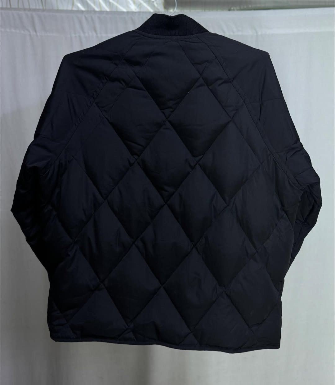 قمصله(PLASTIC lSLAND)سوبر كريم  
القياس  M
ألون اسود فحم
النظافه 💯/💯  

يوجد توصيل 🚚 (بغداد -محافظات )
☎️رقم الهاتف :***********

للحجز -دايركت
