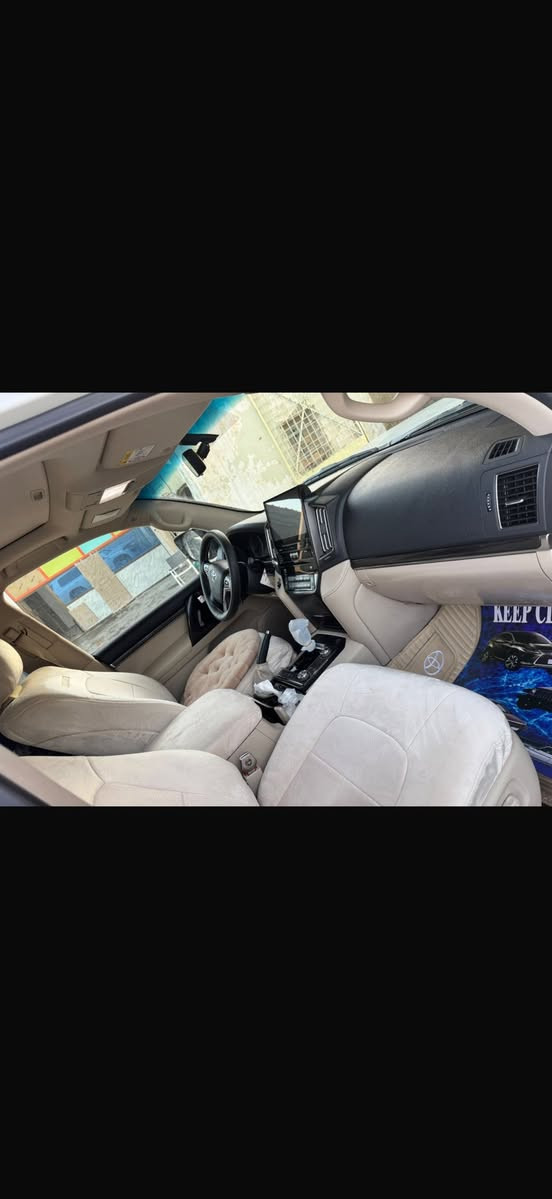 سلام عليكم لاند كروز موديل 2020 مكفوله كفاله عامه
سياره على أيدنه من شركه كاعيات ما مفروشه غراضها كامله ماشيه 52كيلو شركه ساز تايرات تخم جديد 
بصمه عدد 2 مكان 
مكان سياره بغداد / الأمين ثانيه / معلمين (***********)
