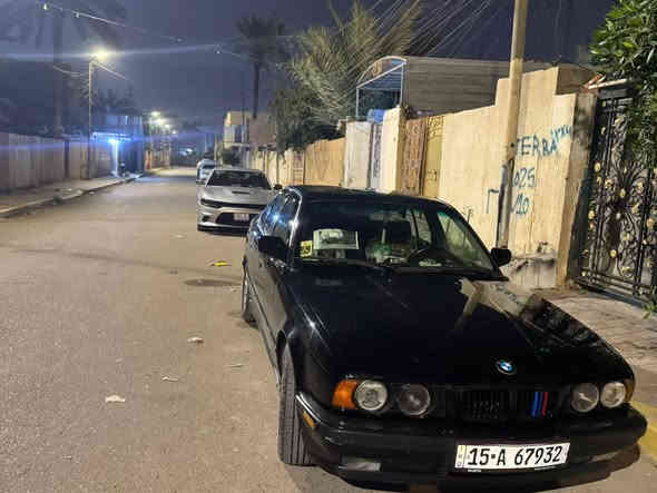 السلام عليكم بي ام 525مسكر عدل كير ومكينه خير من الله صدر امامي خلفي جديد سستم  سماعات رقم انبار انكليزي شرط التحويل مكفولة من الضربه والخياس عضمتها كلش حلوه وصبغها جديد وشرط السيارة نقص مابيه جاهزه ومجهزه سنتر لوك شغال تبريد ثلج فتحه شغاله كهربائية كله شغاله وبلاد داخلها جديد منضومة زنون كلها شغاله بلوجكترات كلش نضيفه ماشاء الله لمراوس رقمي *********** السعر 65
