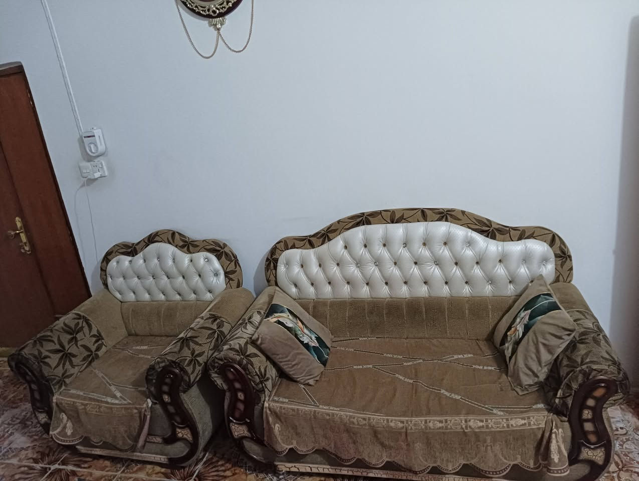 يابا السلام عليكم من رخصتك مدير الكروب تخم للبيع التخم جديد مستخدم شيء قليل والتخم نظيف والشراي ما يكون خاطر الا طيب المكان حله الاتصال ***********
