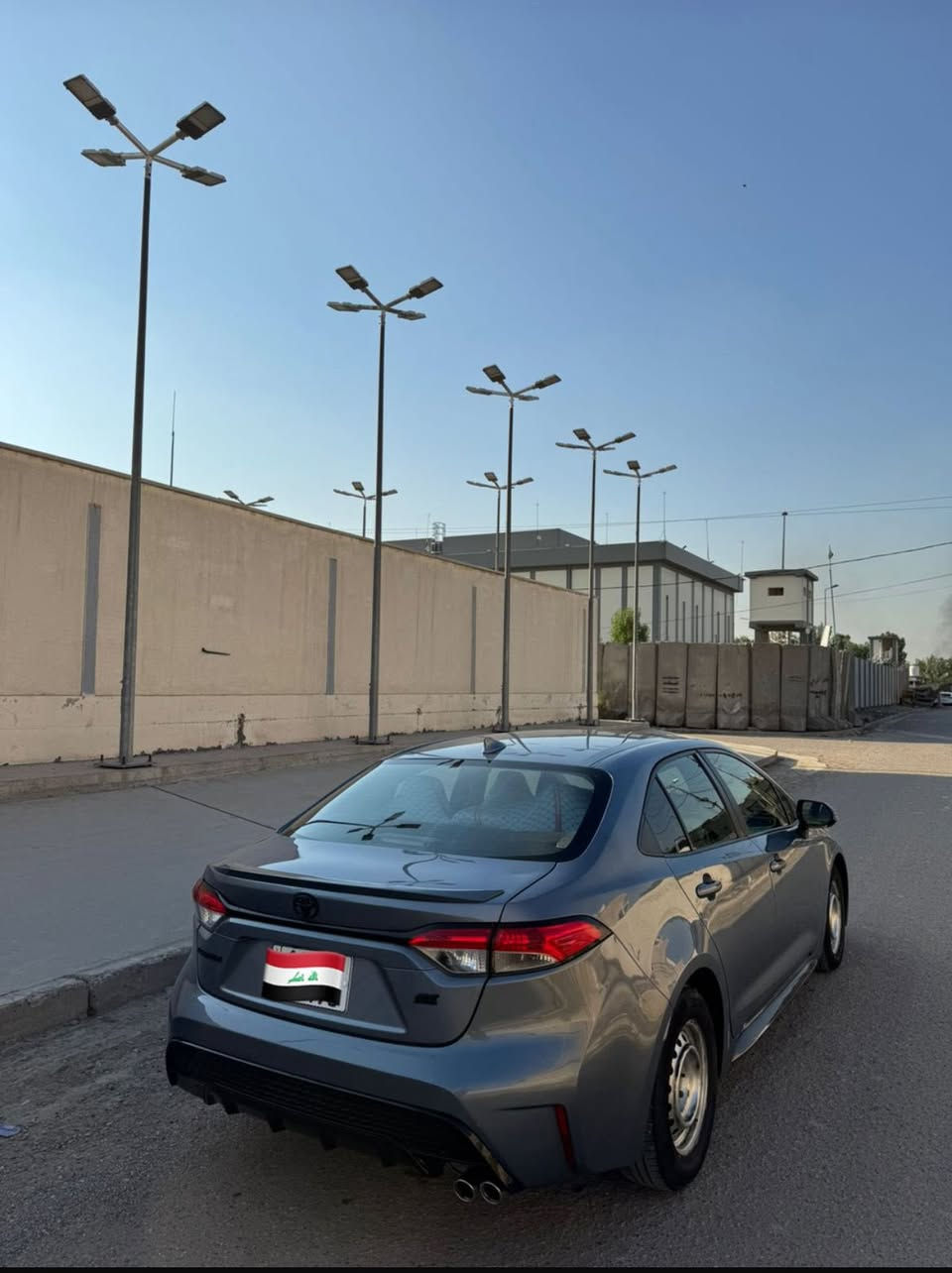 TOYOTA COROLLA SE 2022
اللون بحري 
سعة المحرك 2.0
المسافة المقطوعة 55 ألف 
الإضافات 
بصمة شاشه كبيره 
كامره 
تحكمات سرعة 
ويل 17
فرشة مخمل اسود 
هاند بريك كهربائي 
رادار أمامي وجانبي 
لايت زينون 
فتحة سقف 
شفتات ستيرن 
حادث السياره كما موضح في الصور 
❌❌سيارة معوقين❌❌
مكاني بغداد البلديات 
الرقم *********** 
السعر 160$
