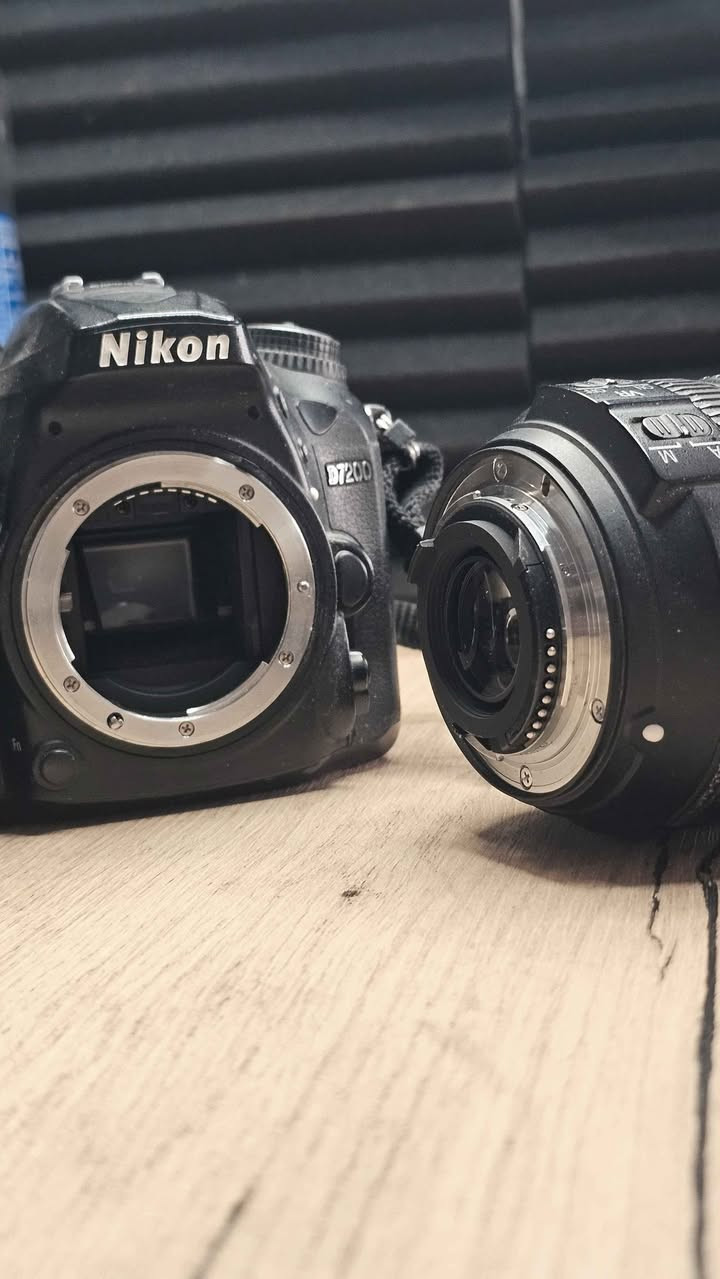 كامره نيكون 7200wifi  نظيفه 
عدسه vr  اوتو 18-140 
وياه كفر جلاتين و فلتر عدسه 
كل اداواته موجوده حتى الكارتونه
السعر 550 و بي مجال 
*********** بغداد, العراق
