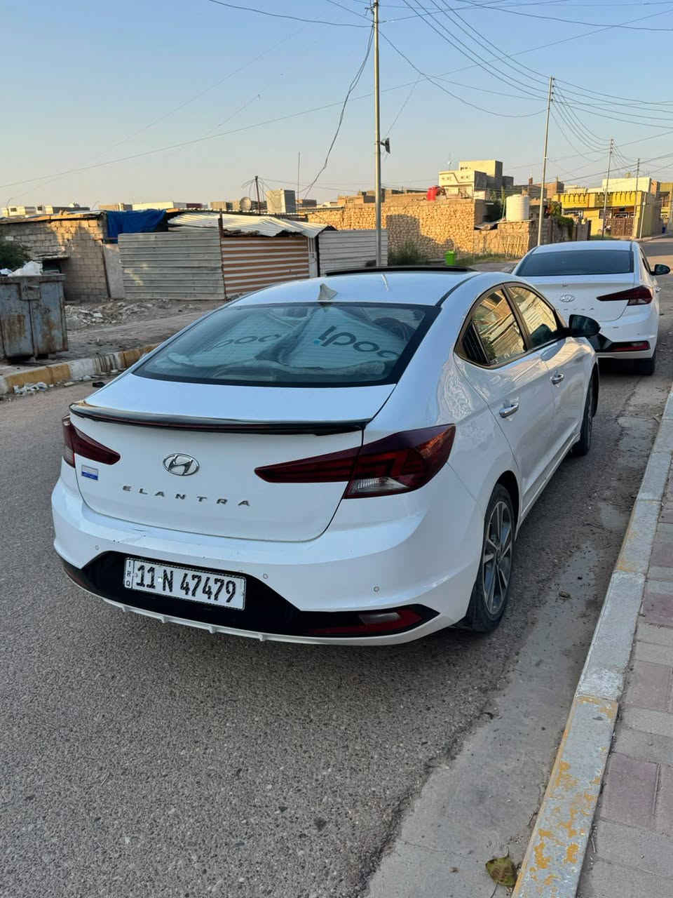 . لانترا  موديل 19.خليجي   سياره باسمي  بيها قطعه وحده  جاملغ خلفي سياره مكان رمادي 5كيلو سياره فول مواصفات  بصمه فتخه اشاير مري   مواصفات الفول  بيها اضافه شاشات خلفيه.  تواصل ***********
