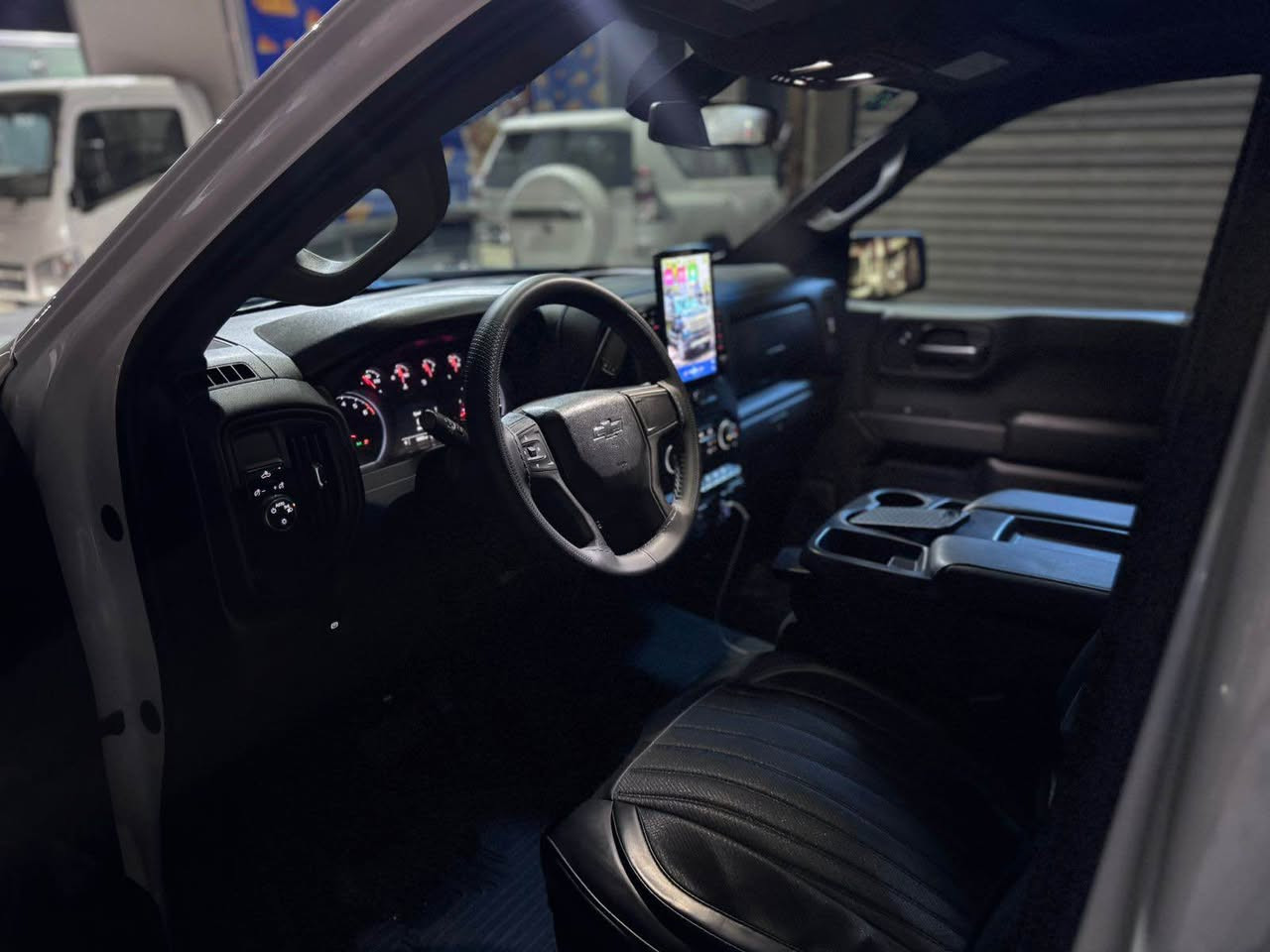 للبيع فقط سلفرادو 2020
محرك 4-2700 تيربو
وارد امريكي صوره الحادث مرفوقة وسونار
رقم بغداد بسمي 
مكان بغداد
سعر 225 وبيها مجال للشراي 
*********** بغداد, العراق
