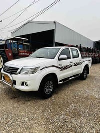 تيوتا هايلوكس للبيع موديل 2014 سياره جديده وجاهزه  اوتوماتيك بيها ملاح...