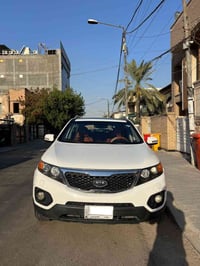 سورنتو ٢٠١٠ ابيض خليجي ٦ سلندر ماشية ١٥٣,٧٨٥km  رقم اللوحة بغداد خصوصي...