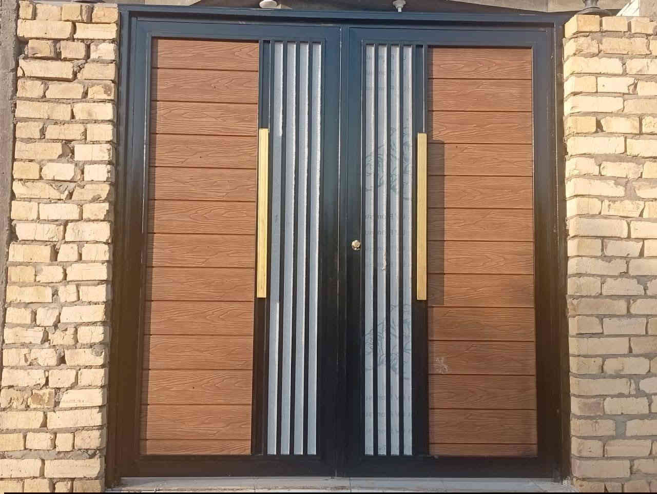 السلام عليكم يوجد لدينا حداد ابوك شبابيك شغل درجه اولى اسعار مناسبه المكان الرفاعي ***********
