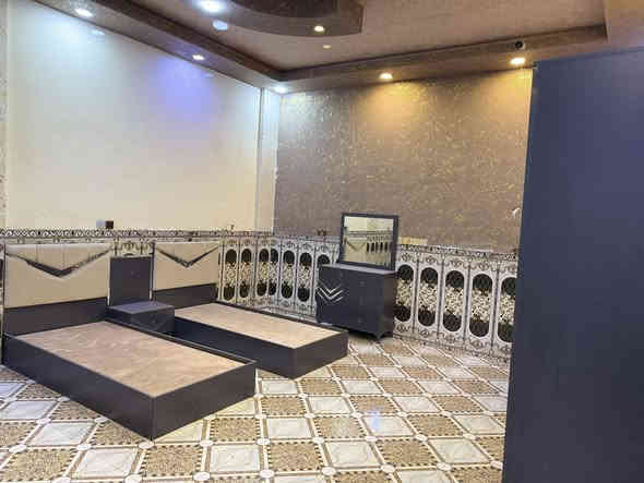 للبيع غرفة نوم تركي 
شبابيه سريرين منفصل 
ويرهم متصل نفرين 
اخت جديده 
مابيه لو جكه 
السعر 450 وبيها مجال 
مناسبه ونضيفه كلش 
ملحقاته سريرين + كنتور كبير 
ميز مرايه 
ميز بصف جربايه 
العنوان رمادي تاميم شارع المشاتل 
***********
