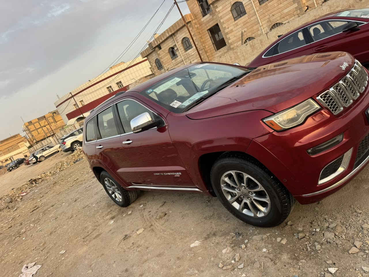 السلام عليكم جيب سومت 14  بغداد دولي تبديل لنيد جوملغ  فقط بيدي شادهن  وبجم سومت 18  جاهزه من كل شي  كفاله مكينه  كير  تبريد  حداديه   فول   نقصها كارت انزلاق قيمته 150 الف فقط  فوووول  وبغداد دولي  ايرباك سليم  
صورها تبين مراصفاتها  لليعرف السومت هي اعلى فئه  
السعر 2   بيها شي بسيط 
الشطره  مكاني  تحب تحويل  تحب وكاله 
***********  وتتساب  
***********
تحياتي  واحترامي للجميع
