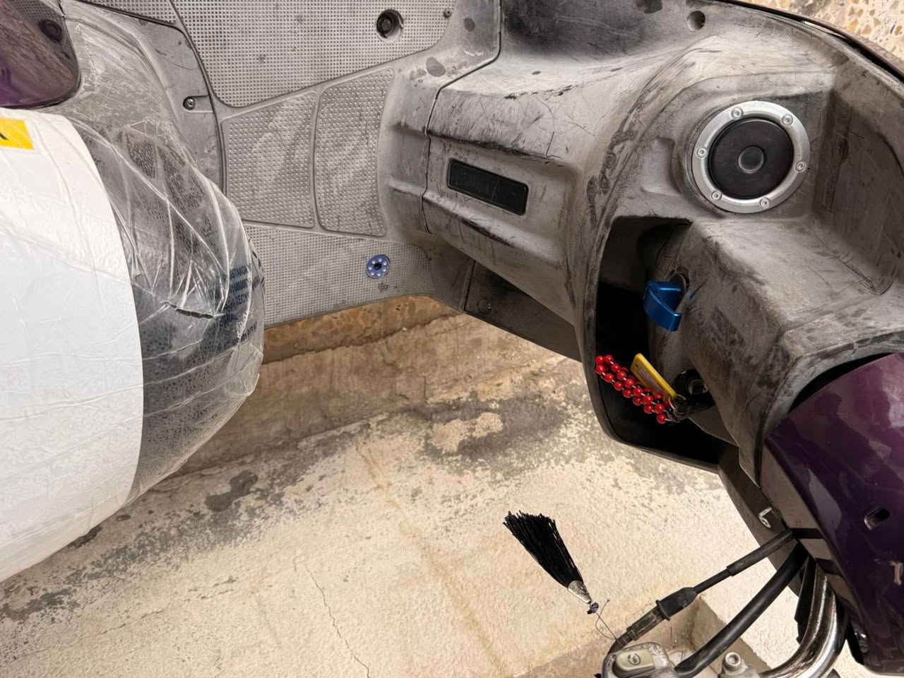 سلام عليكم ماكس بوليسي (2007)  ما مفتوحه بلاد 50 سلف 50 جيب مصلح وتعال افحص الدراجه رمبه صارله شهر ونص تقريبآ من نازله نهضه شك الكاع  بلمشي تخبل سلف هندر كهربائيات اشاير لايت عالي ناصي 
بك لايت قفل ستيرن 
هورن 
لاتكسر بحلال العالم ماتعرف اسعارهن اعبر المنشور 
واتساب (***********)
ناصريه مركز 
شراي تشلع عيوني مستعجل عل بيعه السعر 900وبيه محال قليل
