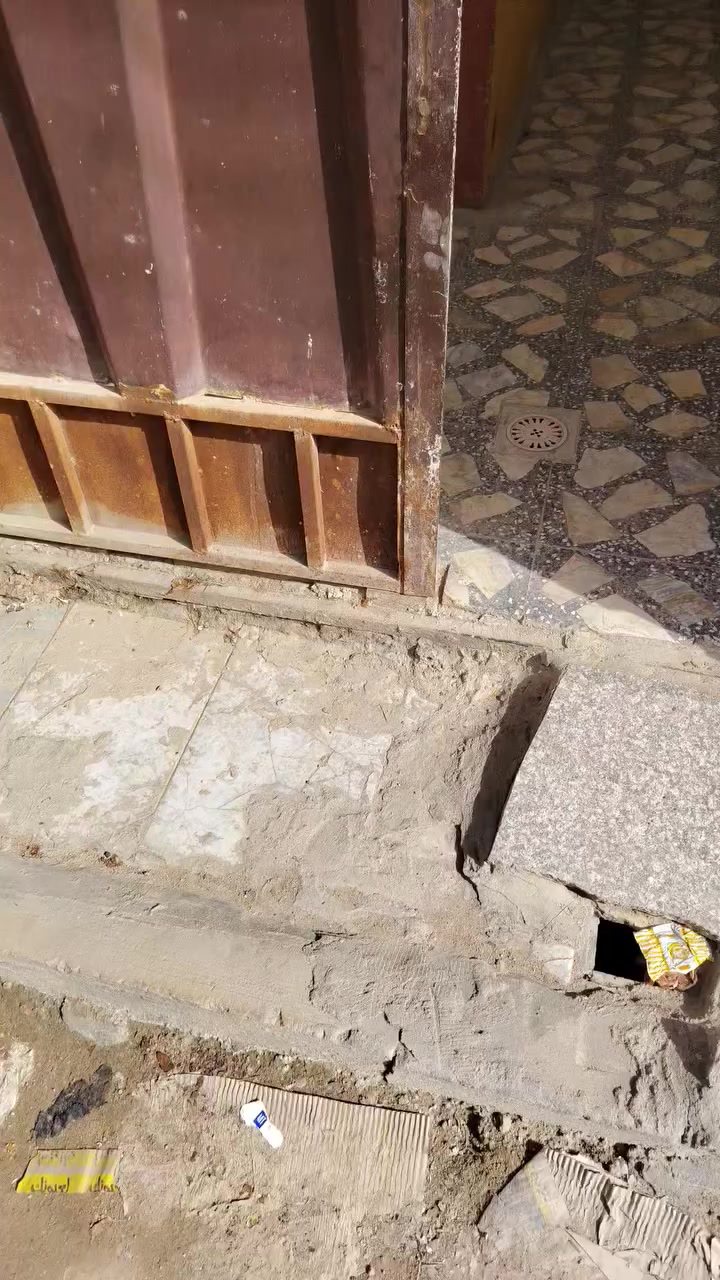 بيت ايجار ١٠٠م طابقين غرفتين نوم حي العسكري الحر السعر ٣٥٠ للاستفسار***********
