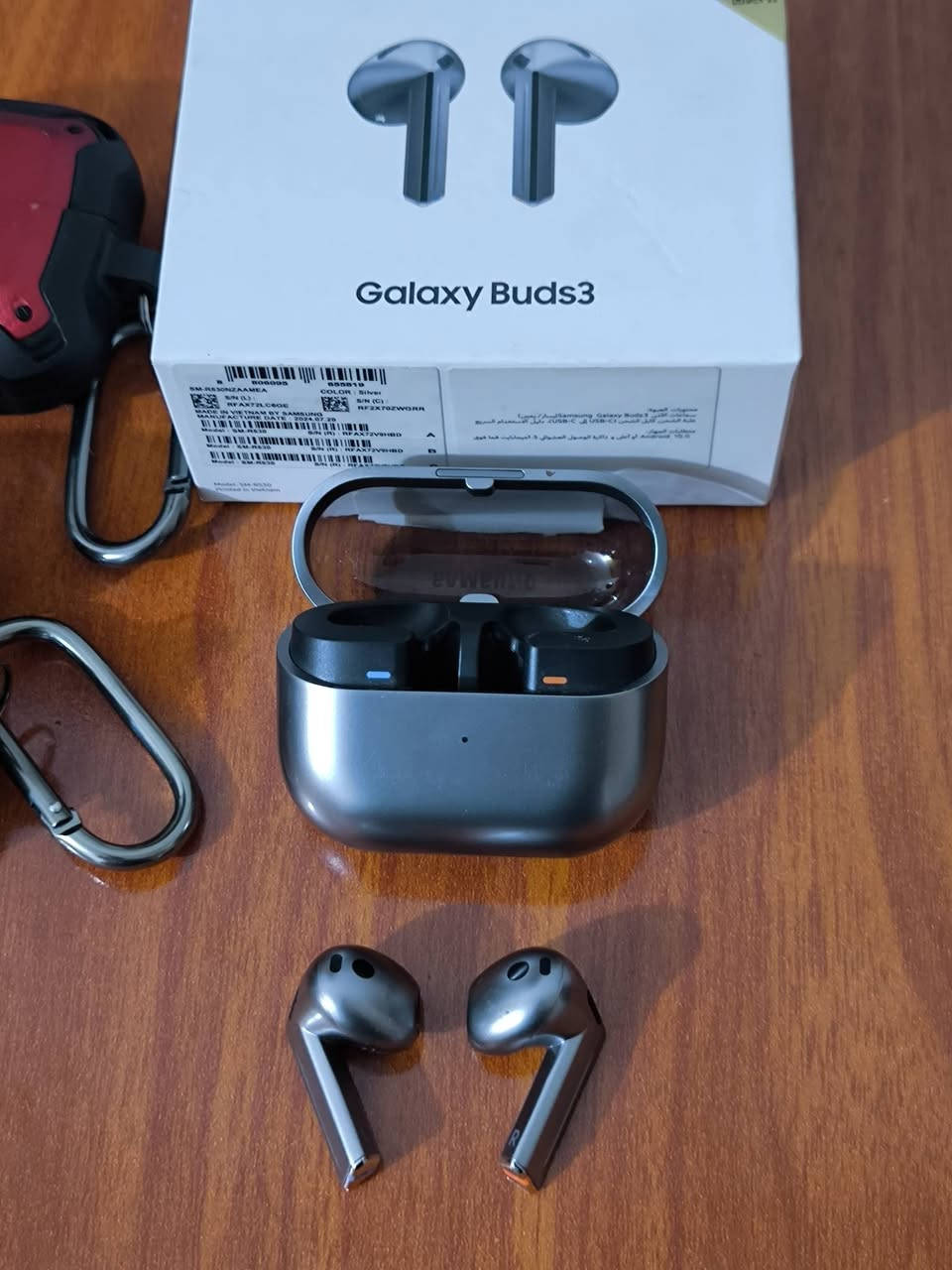 للبيع سماعه Samsung Galaxy Buds 3
استعمال قليل  
معى كڤر عدد 2 هديه 
مكاني بغداد الشعب


**إذا كنت صاحب هذا الإعلان وتريد حذفه لأي سبب، رجاءا أرسل رسالة إلى الدعم الفني**