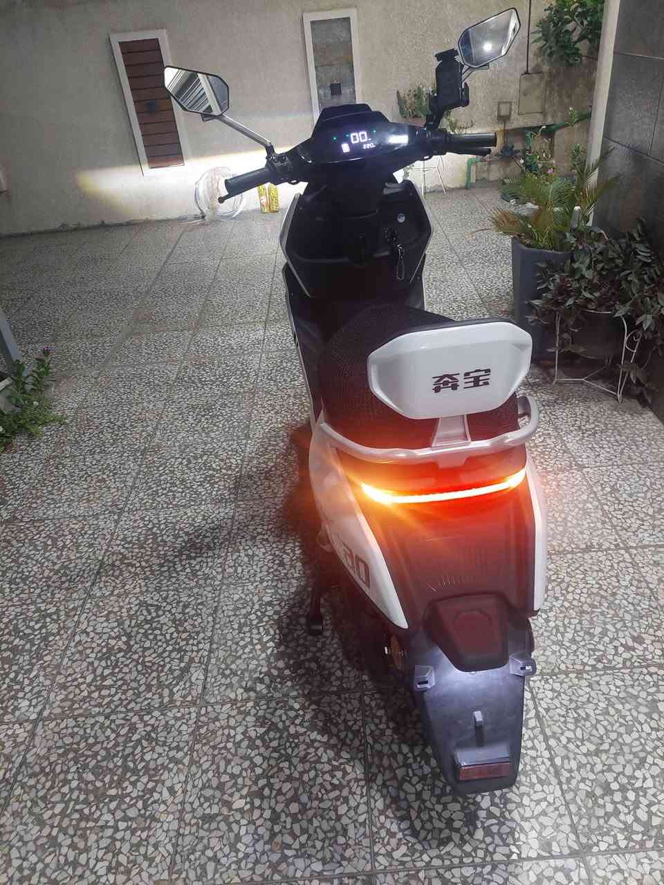 دراجه ماركه بين باو Benbao
٣ سرع والرابعه سبورت
٦ بطاريات  
مانع أنزلاق /بريك امامي وخلفي هايدروليك
سرعه حقيقه ٨٥ 
دراجه جديده صار ٨ أشهر من اخذتهه وصل الشراء موجود 
دراجه عمليه كلش ورزنه وسريعه ماشيه لحد الان ٦٠٠٠ وممتعوبه من الشغل للبيت 
والجنطه مالهه واسعه السعر ٩٠٠ 
وبيهه مجال بسيط جدا ***********
واتساب ... بغداد الاسكان قرب كليه المأمون
