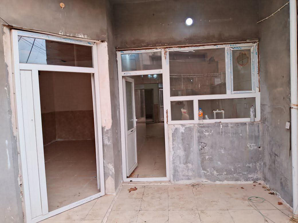 خانو ه كى 125مترمربع له گه ره كى 11ئازار كه سنزان 1طابق نرخى 475ورقه ومجال سه وداش ده كه م له گه ل شتئ له هى خؤم هه رزانتر سه ودا له گه ل خانو زه وي شوقه مزرعه سياره دوكان بؤ زياتر زانياري ديتنى وينه وفيديوى خانوه كه وتساب له خزممه ت دايه ***********وتساب أربيل, العراق
