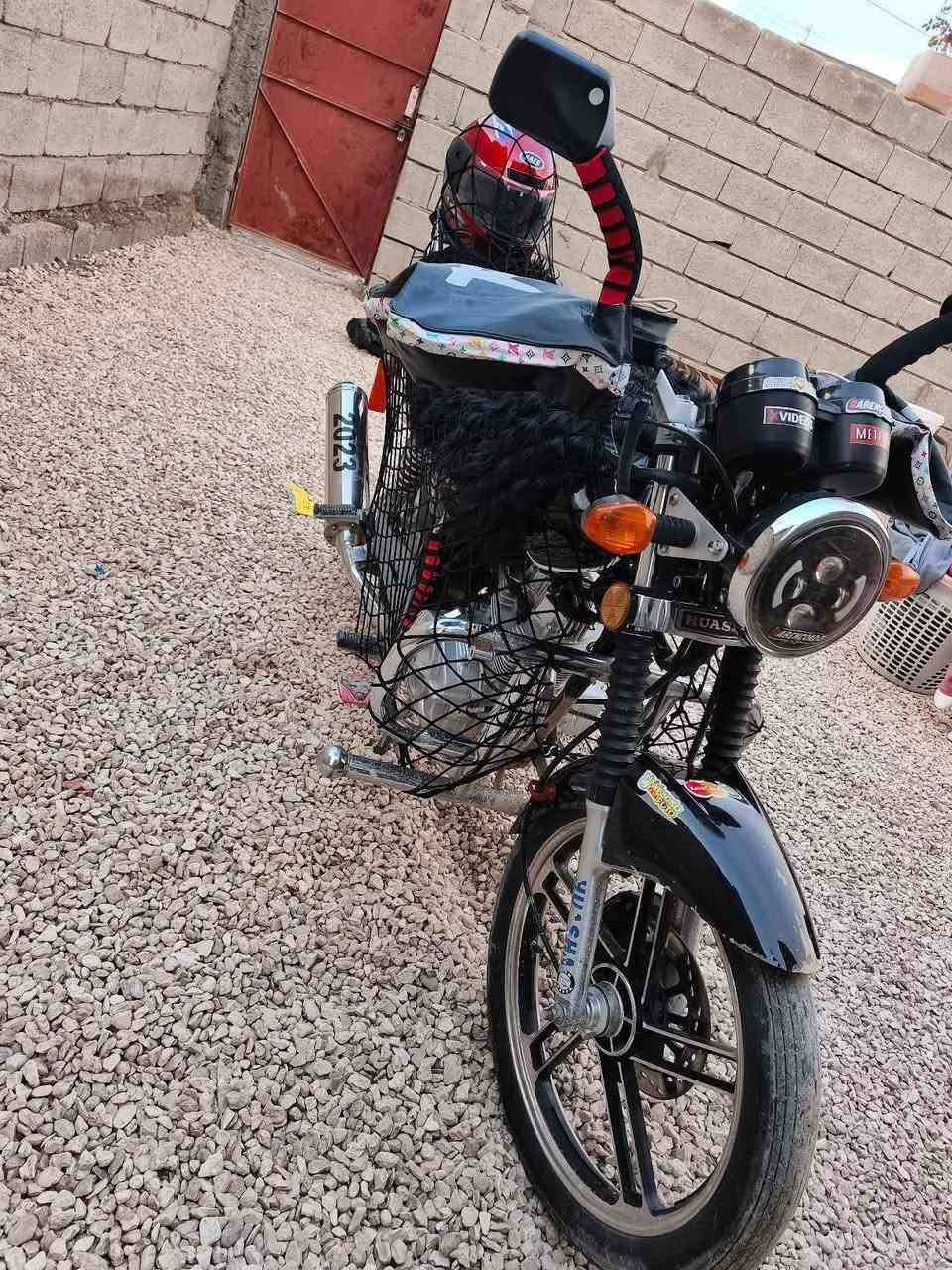 بسم الله الرحمن الرحيم
متاح هيوشه موديل 2023
مكفول كفاله عامه
مثل ماواضح بصوره
الون اسود
السعر 900 وبي مجال
تواصل ***********
