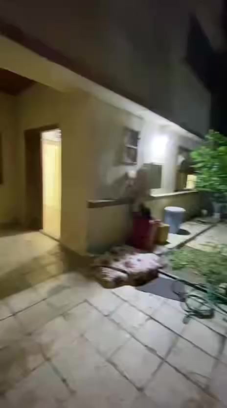 بيت ارضي معزول يحتوي على ثلاث غرف نوم وخدمات مساحة ١٨٠ متر خلف شركة طلباتي نهاية شارع الضباط
للاستفسار***********
