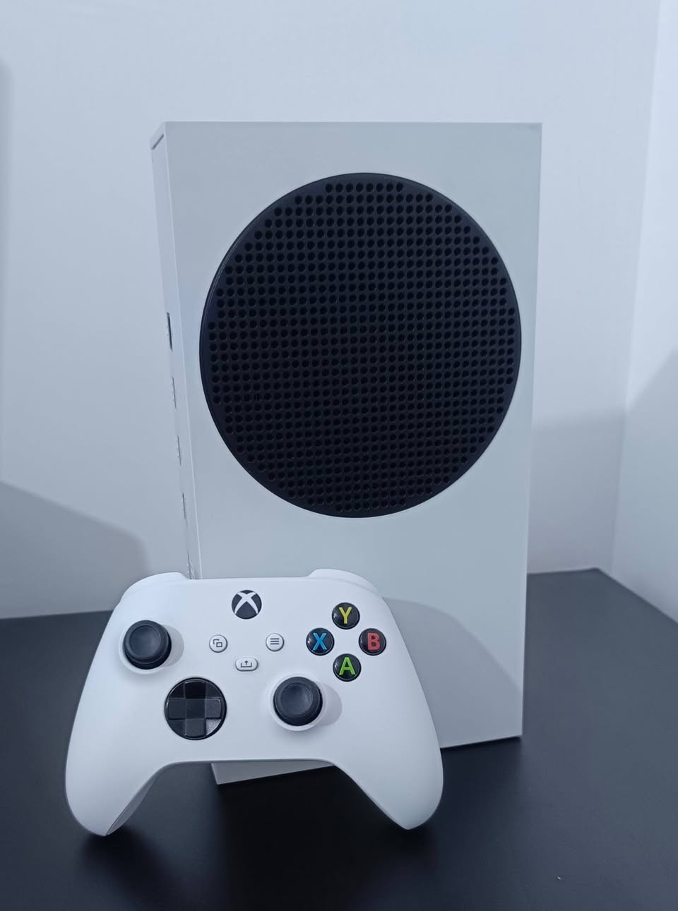 السلام عليكم اكس بوكس سيريس اس مستعمل ذاكره جهاز 512 جهاز ما داخل صيانه وجوستك ايضاً  داخل صيانه ويجي معه جهاز كامل ملحقات اصليه 
سعر الجهاز 300الف وبي مجال 
عنوان بغداد جسر ديالى 
رقمي ***********
