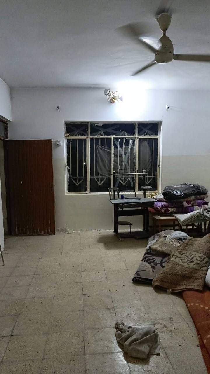 دار للايجار حي سومر بالقرب من 
مسجد الامام البخاري مساحة الدار 200 متر
 غرفتين نوم هول حمام مطبخ استقبال 
للاستفسار الاتصال على الرقم 
 ***********
