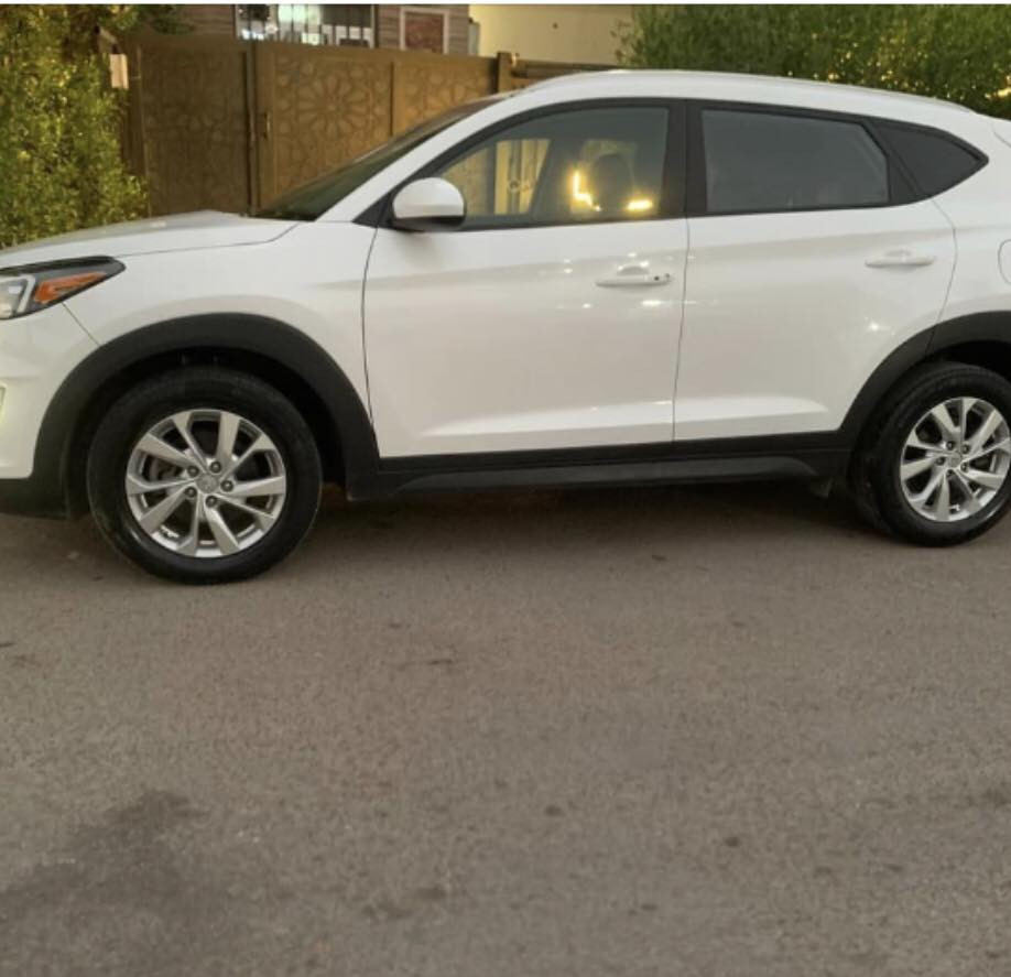 توسان موديل 21 ماشية 75 بصمة كراسي كهرباء تدفئة هندر بريك بصمه رادرات قيادة قيادة ذاتية نقطه عمياء الارضية جلد. بيها قطعتين جاملغ الايمن مبدل بلادي وصبغ البنيد وطخه بالباب الايمن 
السعر 178 وبيها مجال 
***********
