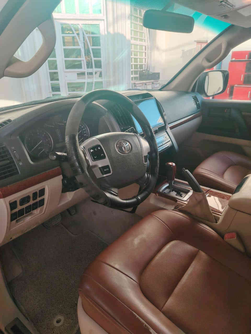 سلام عليكم لاندكروز 2014 SAS ساز فول مواصفات السيارة مكفولة كفالة عامة كير محرك كفالة 6 سلندر مكانها ديوانية السعر 380 استفسار***********
