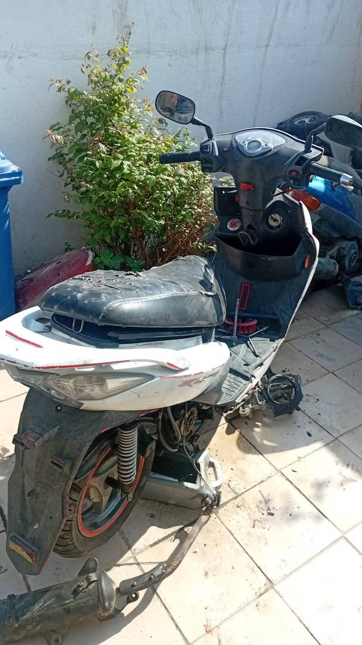 سلام عليكم ٤ دراجات للبيع كوم حديد
وحده كامكو رايزنك والثانيه كامكو في تو والثالثه ادرس ياباني

والرابعه سيام ٥٠ سيسي بدون كفر زادا غراض اضافيه

مال دراجات للتصال بغداد شارع فلسطين ***********
كلهن بميتين الف قفل
