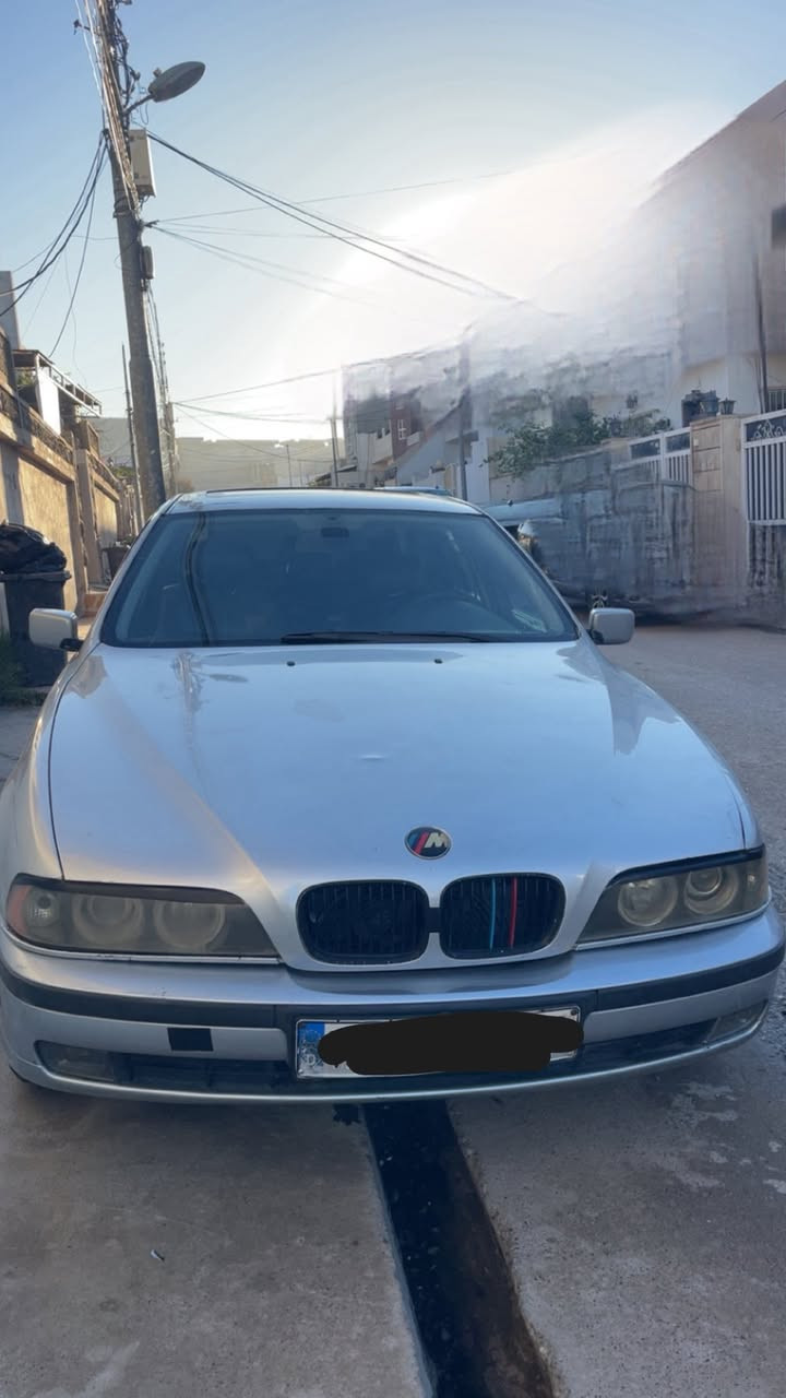 موديل 1998  رقم اورپي مه نفيست اسلي شرت بدون سوبخ بدون دعم . گيرو محرك شرت  ٥٢٥.  توماتيك عادي و سپورت.  و سعر ٤٥بيً مجال ***********
