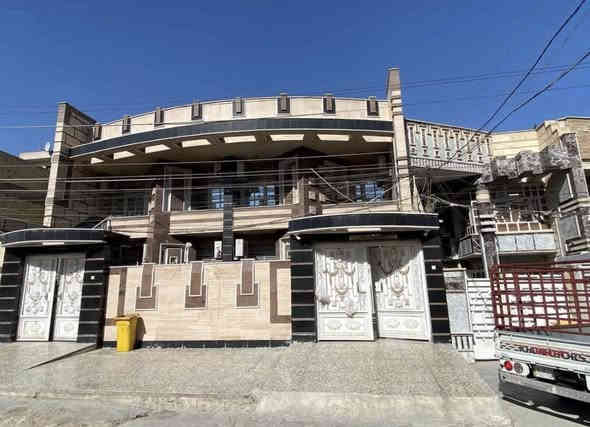 دار للبيع مساحه 210 م بغداد حي اور ال 600 قريب على شارع العام شارع اسواق عطا العبيدي بناء 2019 جديد وفارغ 
متكون من 4 غرف نوم من ضمنهن 2 سويت
صاله+استقبال+ مطبخ حار بارد + حديقه صغيره+ سطح خلفي وامامي + ارتفاع على شارع متر 
السعر 
635.000.000 مليون وبي مجال
*********** صاحب الدار
