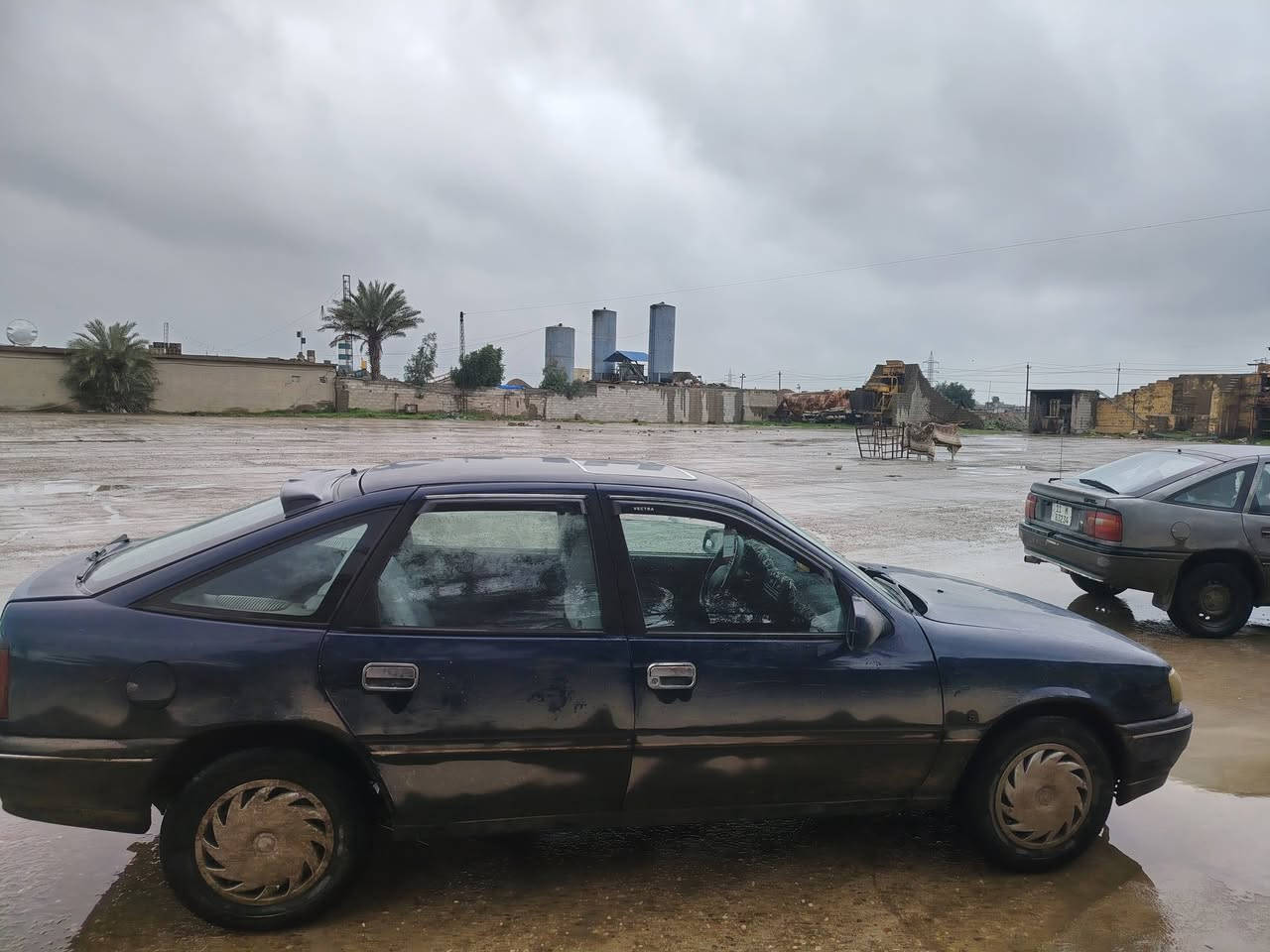 للبيع 1992 سياره خير من الله  محرك 20 رقم كركوك سويت هزه جديد سنويه نافذه 24 باقي التفاصيل اتصل سعر 35بي مجال مكاني كركوك الحي الصناعي ***********
