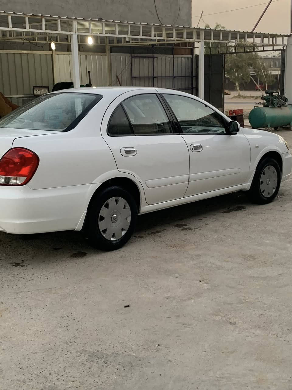 سني2010 بغداد بااسمي 
مكفوله عدا الدعاميه مصبوغه 
ماشيه 130 الف 
جديده كلش 
عندي سفر ومستعجله ع بيعته 
98 ورقه بيع مستعجل
مامتواجده ع نت 
فقط اتصال
مكاني بغداد الصالحيه
***********
