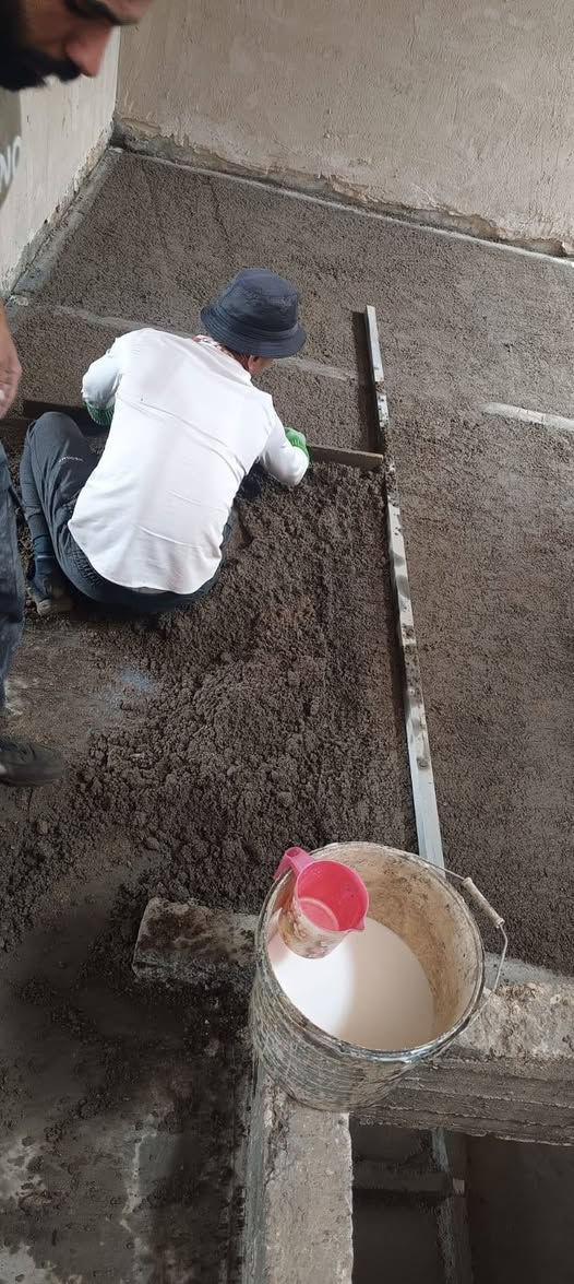 السلام عليكم ورحمة الله وبركاته لاول مره في الصويره يعلن لكم مكتب المعمار الهندسي القيام بأعمال السكريد لتصفير أرضية البيوت وبكوادر متخصصه ومواد مفحوصه وأشراف هندسي متخصص ومستعدين لعمل الدور السكنيه والدوائر الحكوميه للإستفسار الاتصال بالرقم ***********
