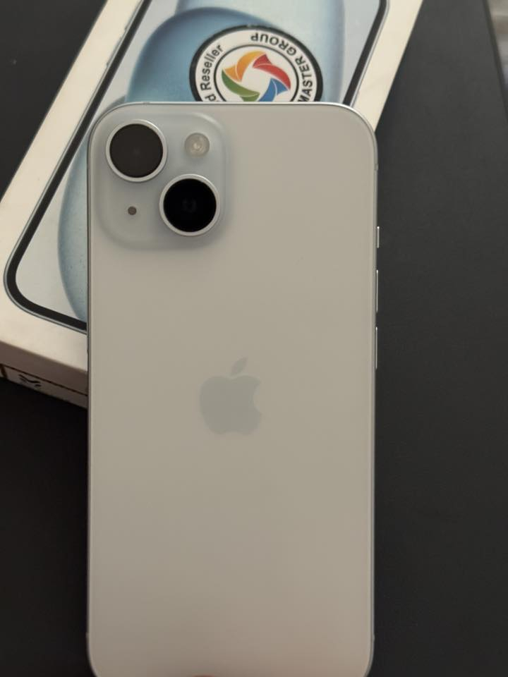 ايفون 15 عادي
 ذاكرة 256 
نظافة 100‎%‎ شخط واحد مابي 
بطارية 85 
ممفتوح ولامصلح وين ميعجبك افحص 
 واتساب *********** 
السعر 700 الف 
مكاني بغداد الكرخ
