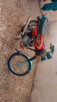 دراجه لبيع كلك دراجه نضيفه فقط مفتوحه ما مشروكه سعر 450وبيه مجال قليل ...