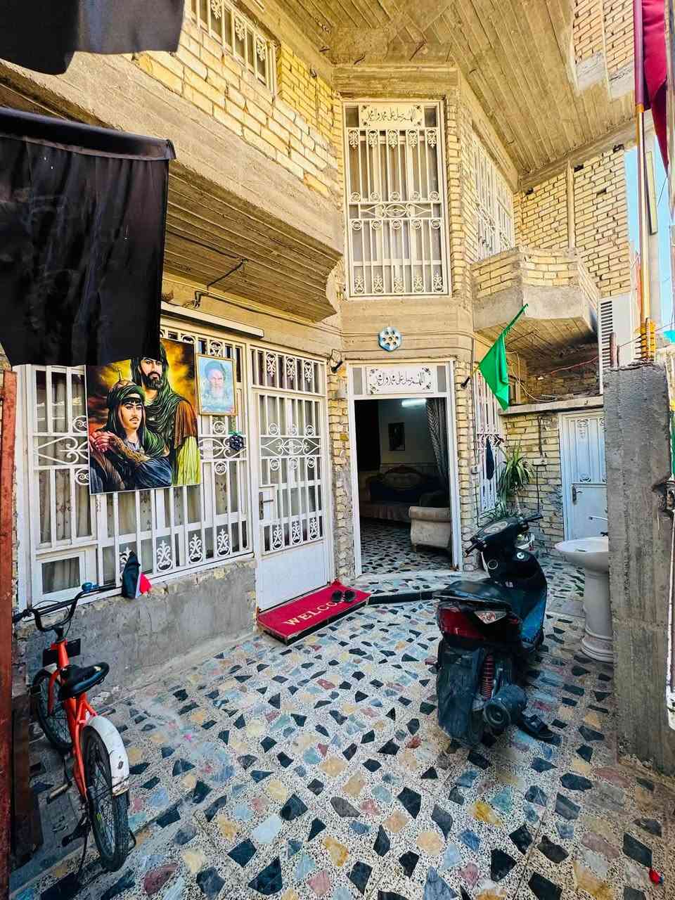 السلام عليكم دار للبيع  بناء حديث العنوان بغداد  الشعلة قطاع  (15)  قرب جامع اهل البيت  وقرب مدرسه فاطمه بنت اسد المساحة (160)متر واجهة البيت (8).  يحتوي على طابقين 

يحتوي على ٥ غرف نوم وحولي طابق اول وثاني 
واستقبال ٧ متر وهول مفتوح ع الاستقبال 
بيتونه ومخزن كبيره  ومطله على صطحين كبار 
منورر.  داخل البيت بجانب الدرج 
صحيات ٣ 
مطبخ حار +مطبخ بارد 
البيت الحمدالله كامل مكمل من كلشي عدا الواجهه 

مثل ما موضحلكم بل صور   لمعرفة تفاصيل أكثر الاتصال على هذا الرقم.  ***********  واتساب او خط 🙋🏻❤️
