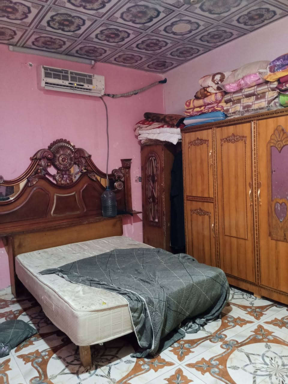 سلام عليكم بيت تجاوز الحيانيه
بيت مساحه 150متر بيت نضيف 

غرف نوم 2صاله واسعه ديوان واسع مطبخ حمام تواليت شغل البيت درجه اولى تجي وتكعد مكان مرتب ماعليه ازاله 

سعر البيت 33للشاري يجي ويشوف يدخل خاص او يراسلني ع واتساب *********** شارع تأميم قرب شارع القائد

